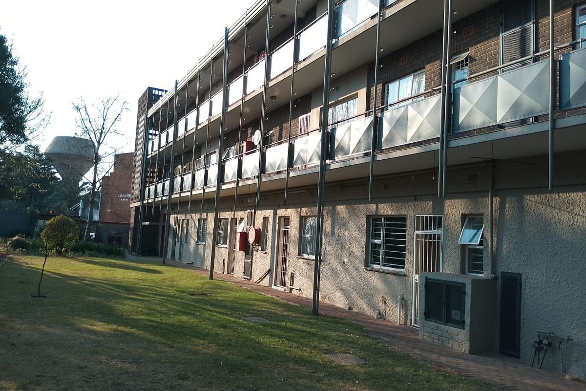 Apartment To Rent in Linden - Photo 2