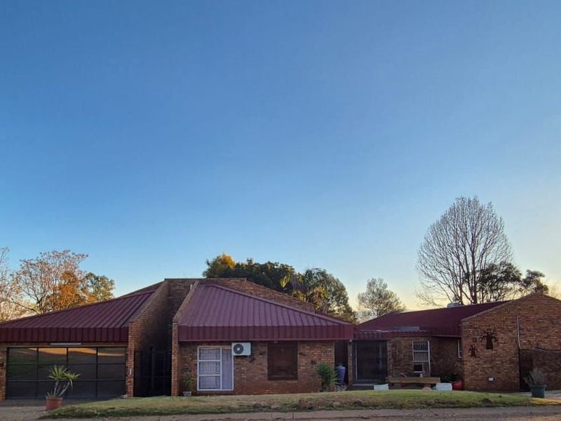 House For Sale in Lydenburg Central - Photo 2