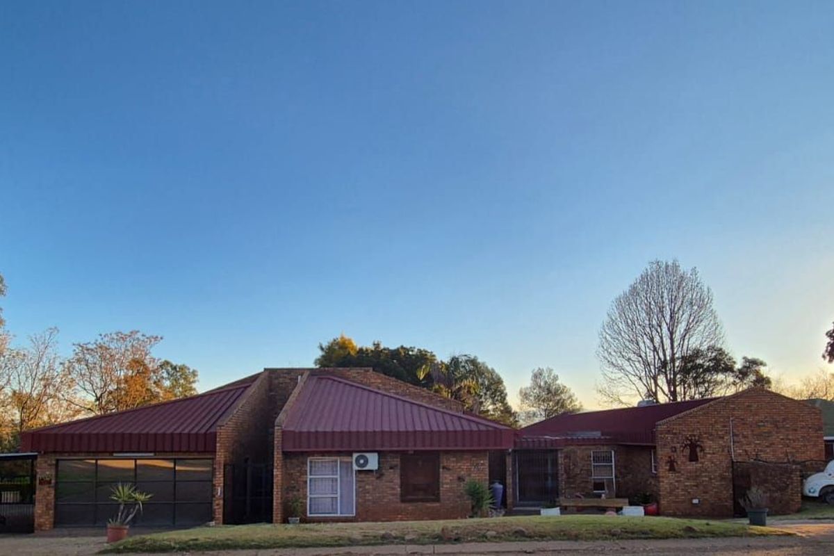 House For Sale in Lydenburg Central - Photo 2