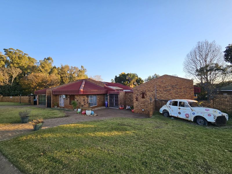 House For Sale in Lydenburg Central - Photo 3