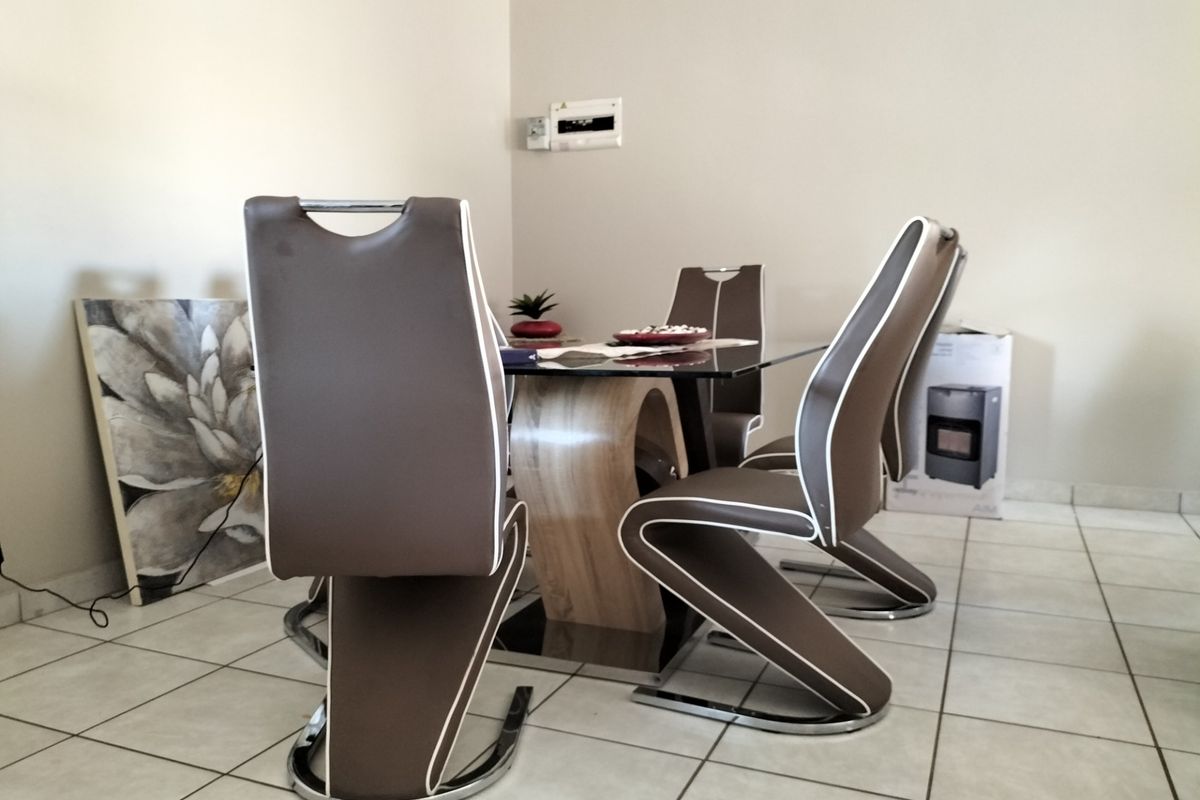 Townhouse For Sale in Flamwood - Photo 5