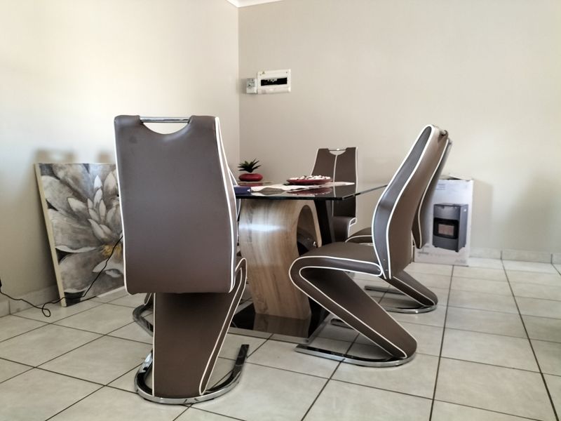 Townhouse For Sale in Flamwood - Photo 5