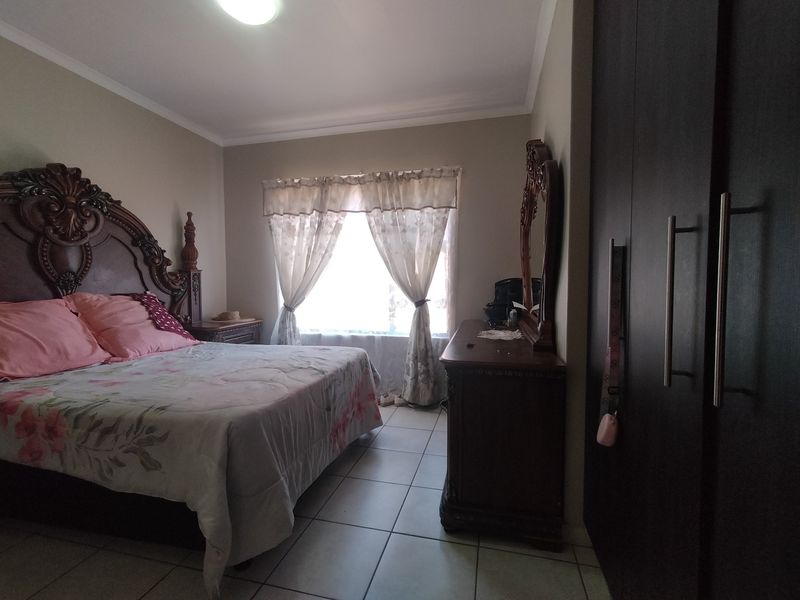 Townhouse For Sale in Flamwood - Photo 10