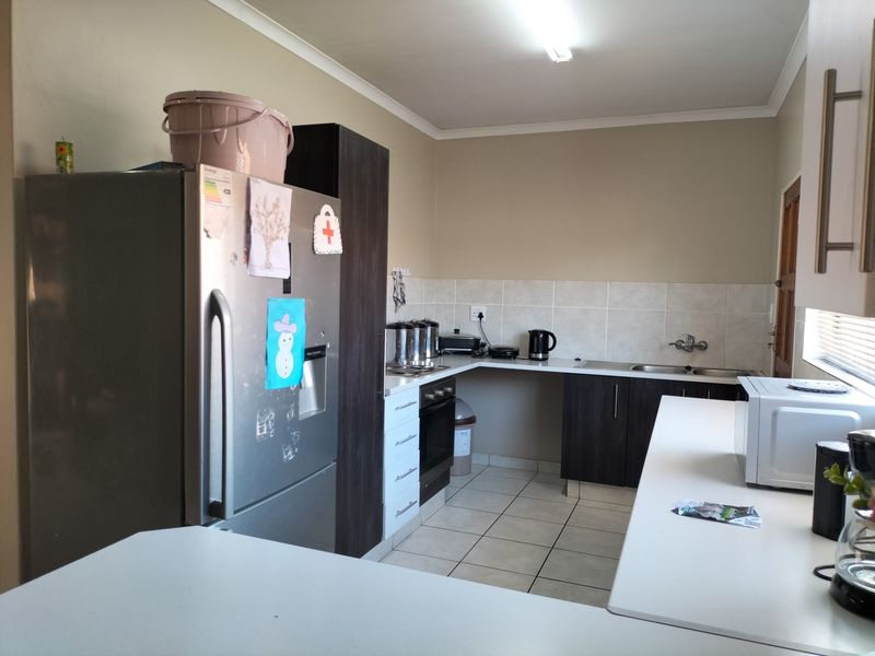 Townhouse For Sale in Flamwood - Photo 6