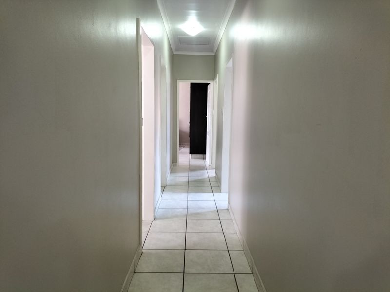 Townhouse For Sale in Flamwood - Photo 8