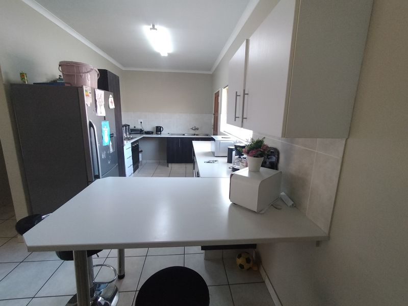 Townhouse For Sale in Flamwood - Photo 7