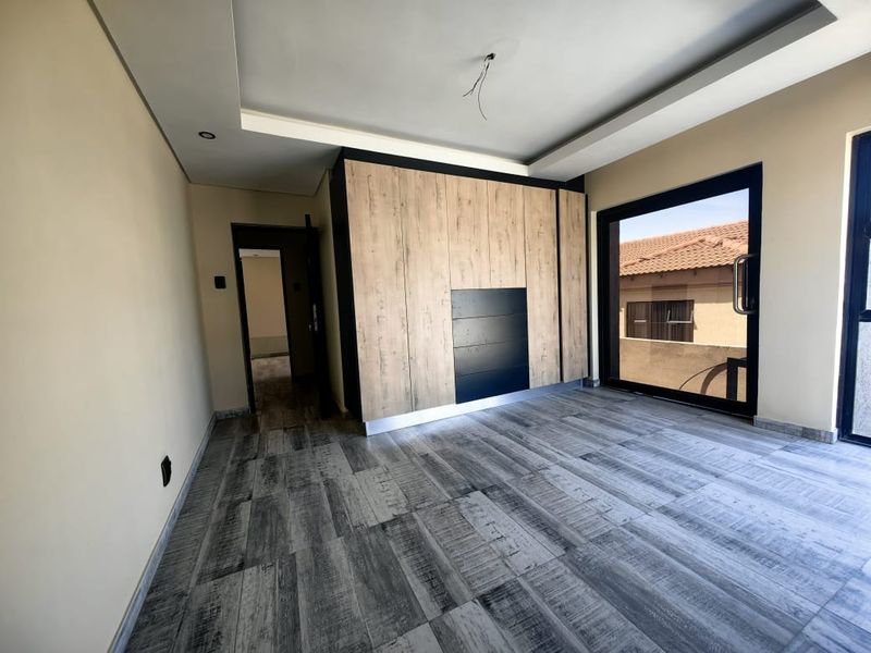 House For Sale in Bendor - Photo 2