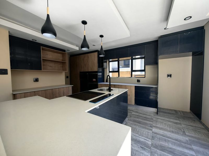 House For Sale in Bendor - Photo 4