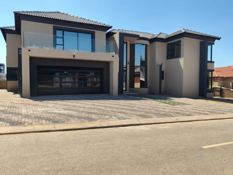 House For Sale in Bendor - Photo 3