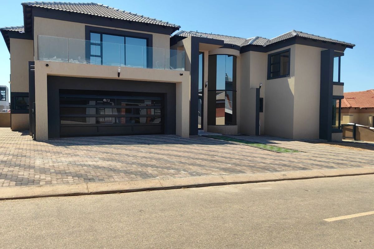 House For Sale in Bendor - Photo 3