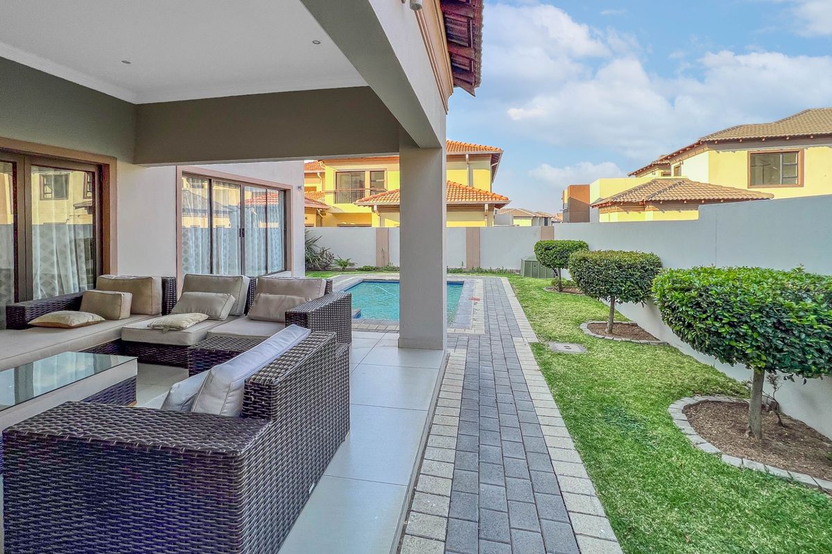 House For Sale in Blue Valley Golf Estate - Photo 3