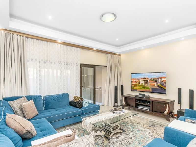 House For Sale in Blue Valley Golf Estate - Photo 8