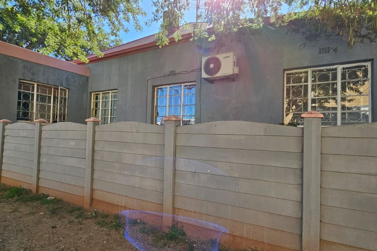 House For Sale in Kimberley North - Photo 3