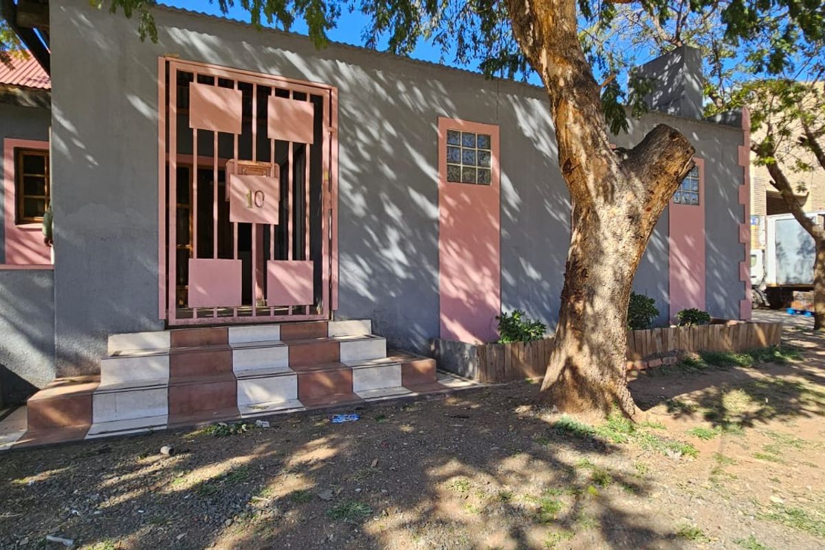 House For Sale in Kimberley North - Photo 2