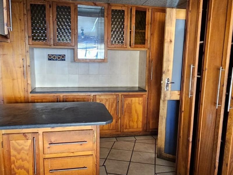 House For Sale in Kimberley North - Photo 5