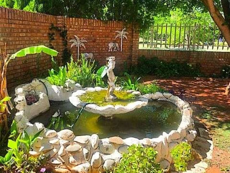 Townhouse For Sale in Camelot - Photo 5