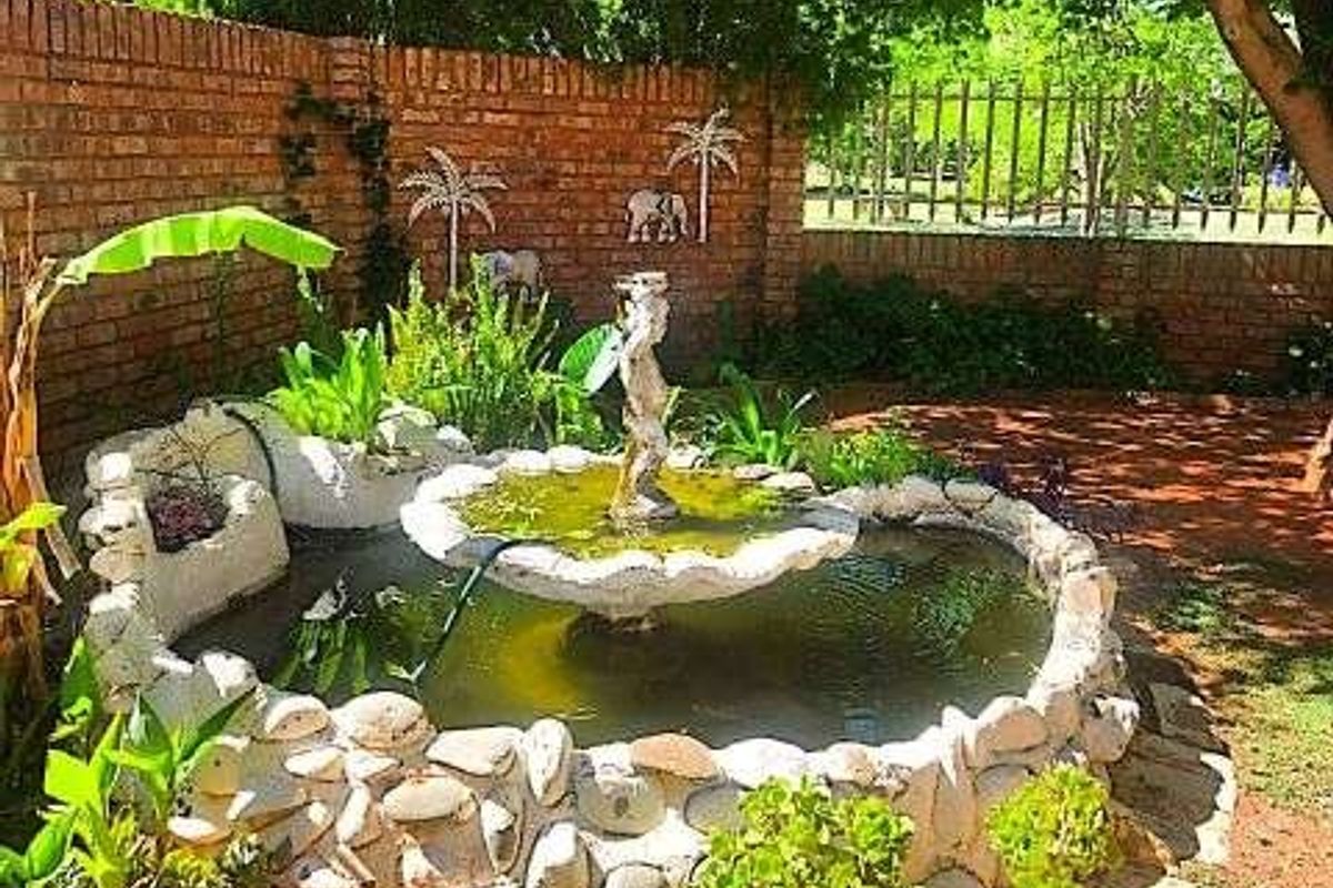 Townhouse For Sale in Camelot - Photo 5