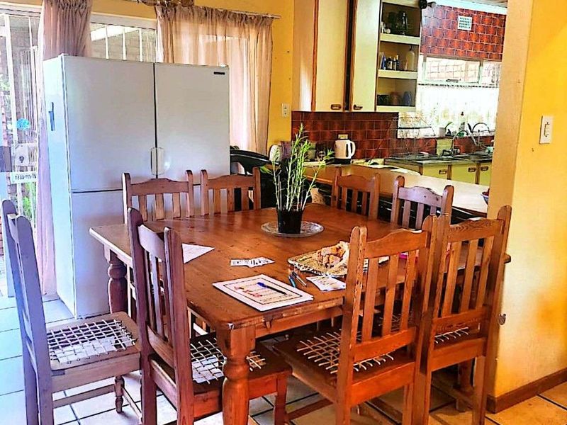 Townhouse For Sale in Camelot - Photo 7