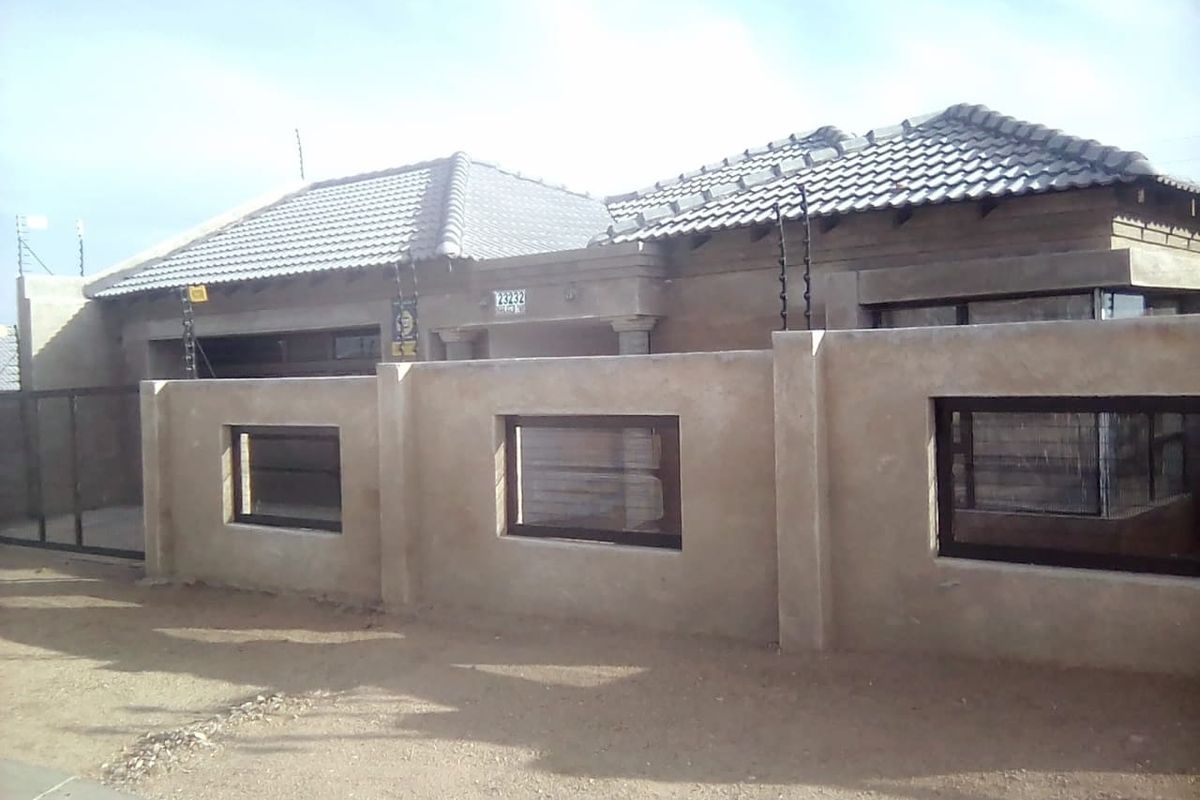 House For Sale in Mahlasedi Park - Photo 2