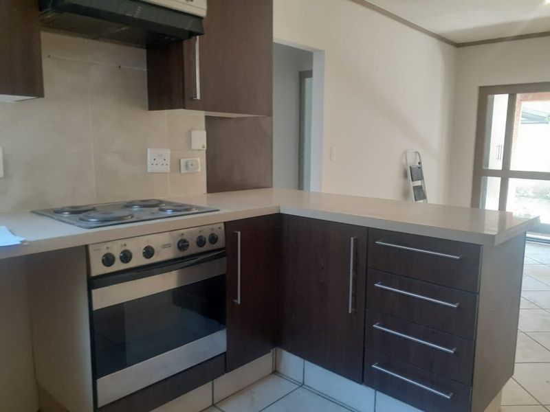 Apartment For Sale in Paulshof - Photo 2