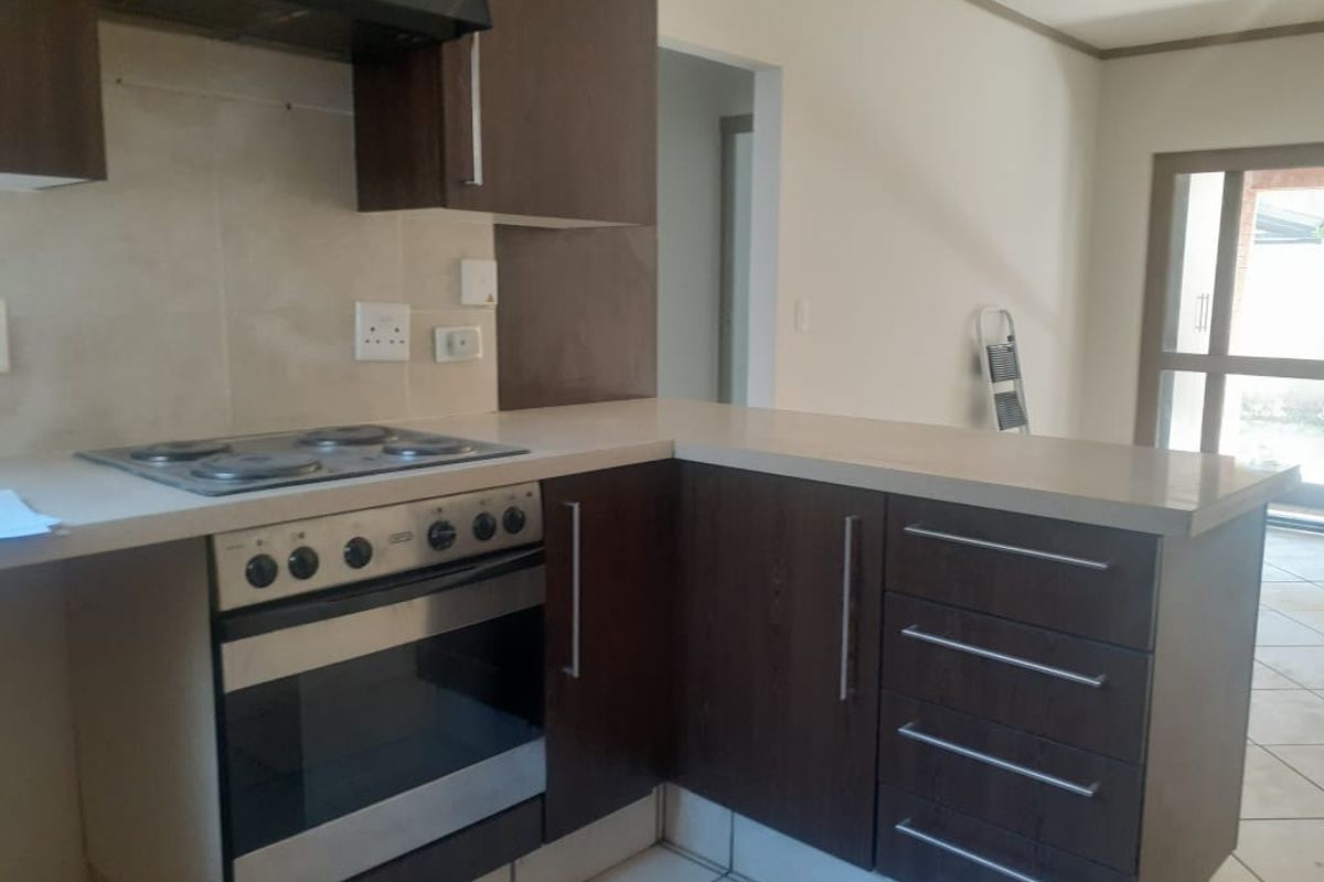 Apartment For Sale in Paulshof - Photo 2