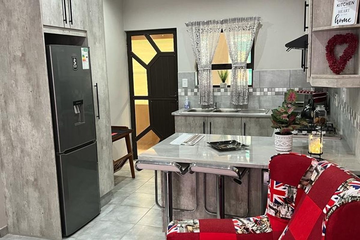 Townhouse For Sale in Wilkoppies - Photo 5