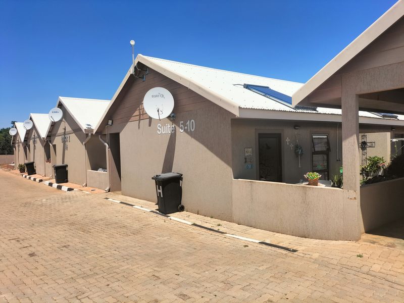 Townhouse For Sale in Wilkoppies - Photo 2