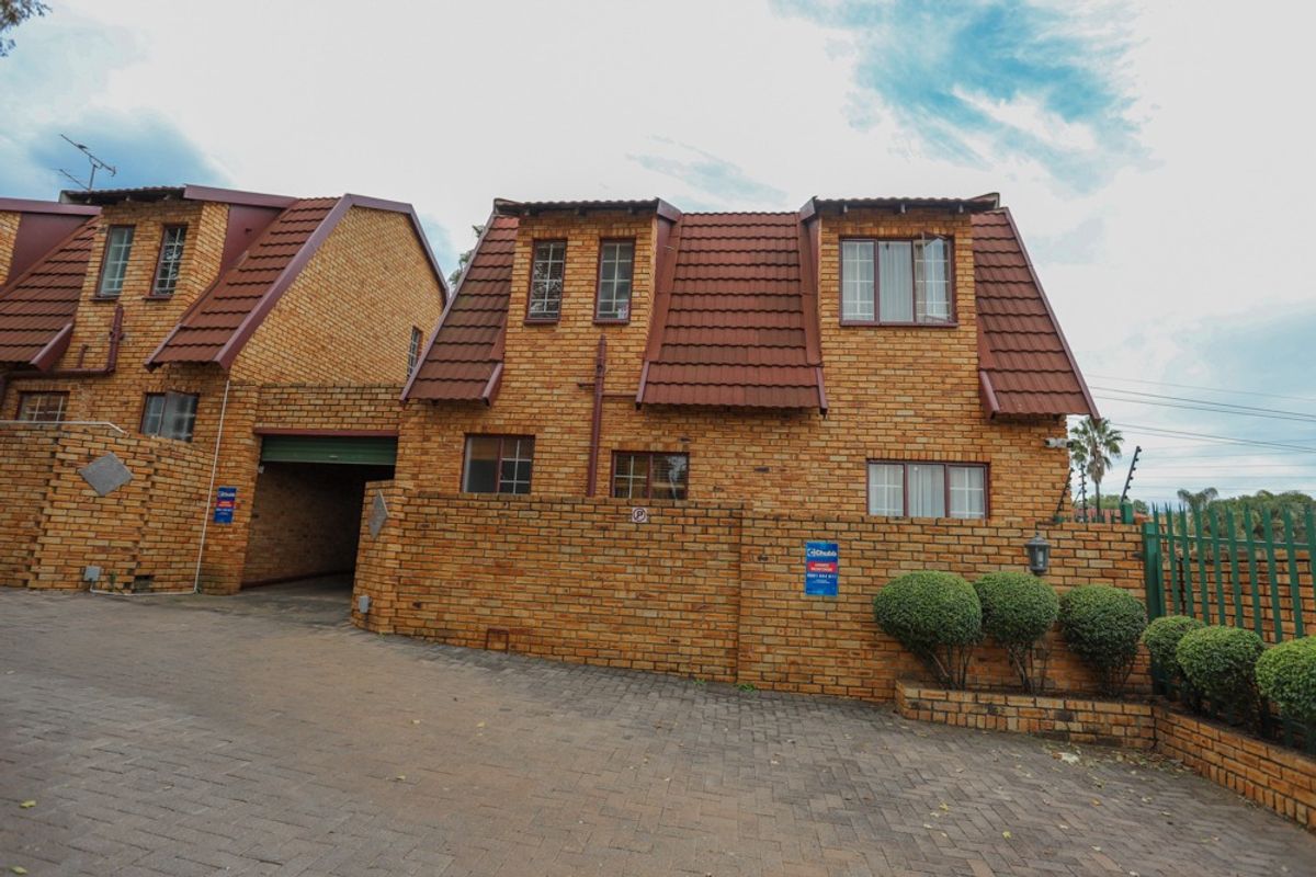 Townhouse For Sale in Boskruin - Photo 3