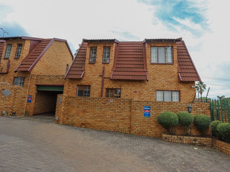 Townhouse For Sale in Boskruin - Photo 3