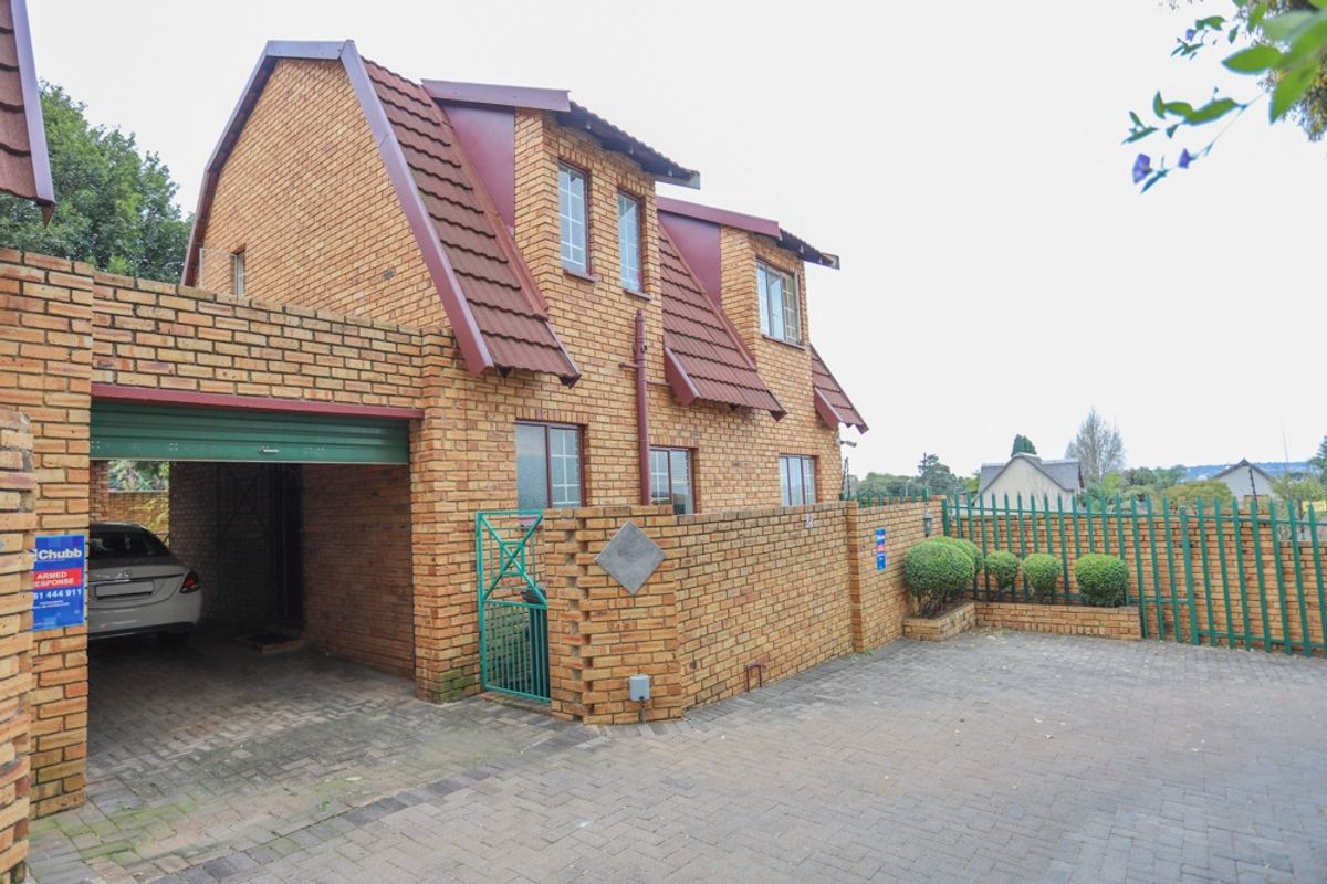 Townhouse For Sale in Boskruin - Photo 4