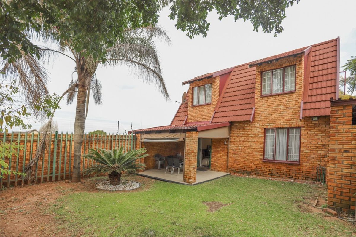 Townhouse For Sale in Boskruin - Photo 2