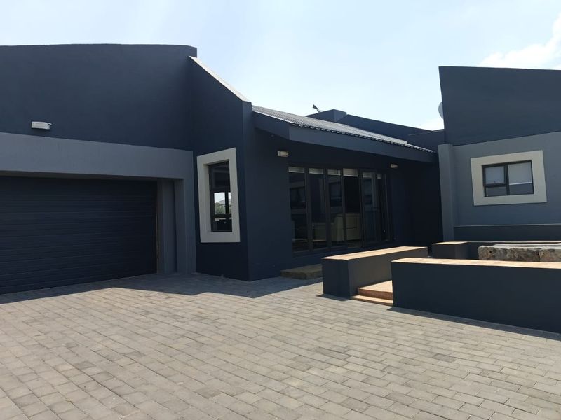 House For Sale in Summer Place Estate - Photo 2