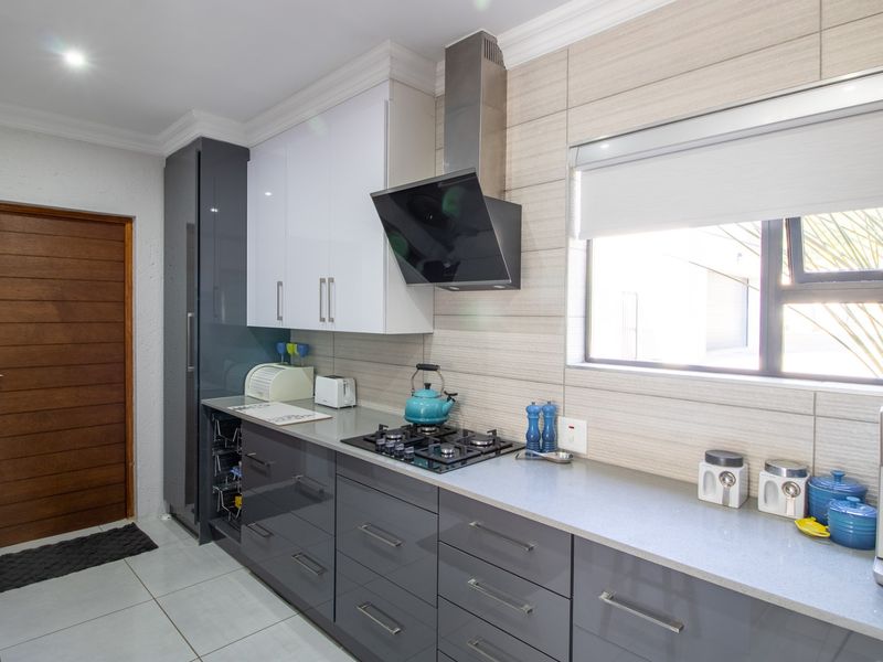 House For Sale in Magalieskruin - Photo 6