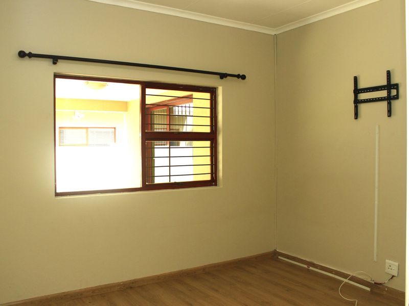 House To Rent in North Riding - Photo 9