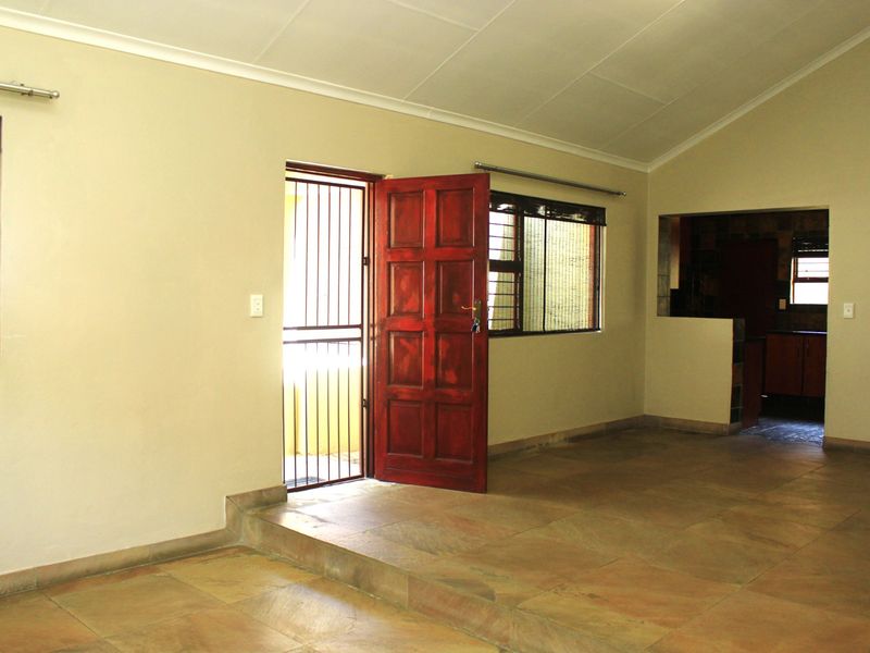 House To Rent in North Riding - Photo 8