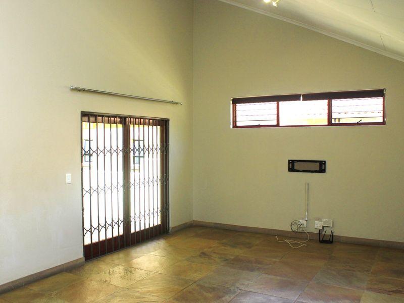 House To Rent in North Riding - Photo 7