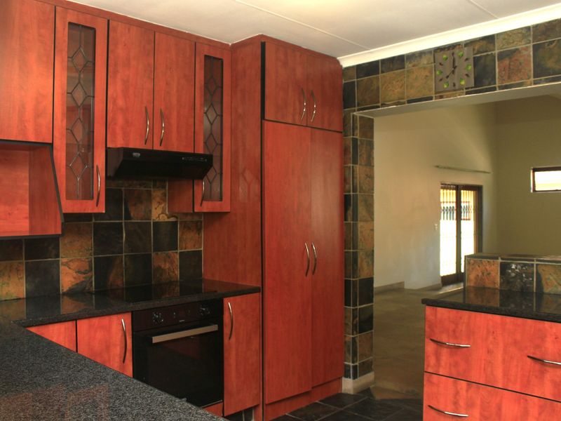 House To Rent in North Riding - Photo 4