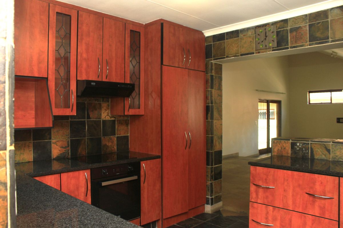 House To Rent in North Riding - Photo 4