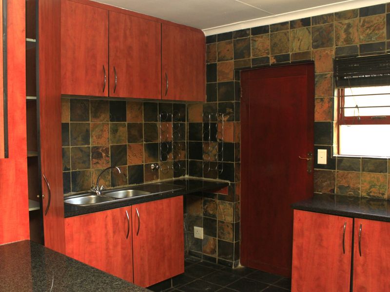 House To Rent in North Riding - Photo 3