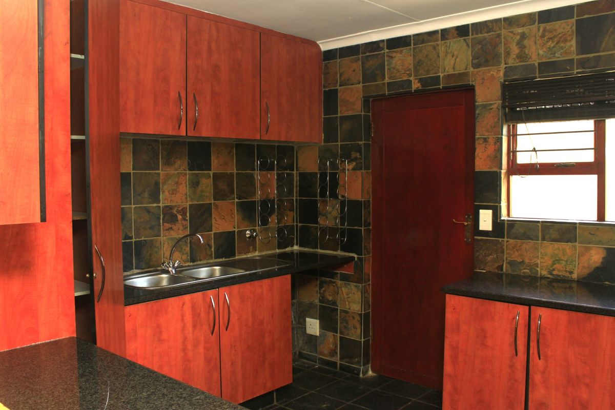 House To Rent in North Riding - Photo 3