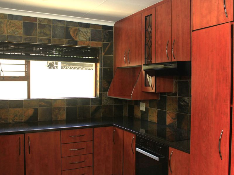 House To Rent in North Riding - Photo 5