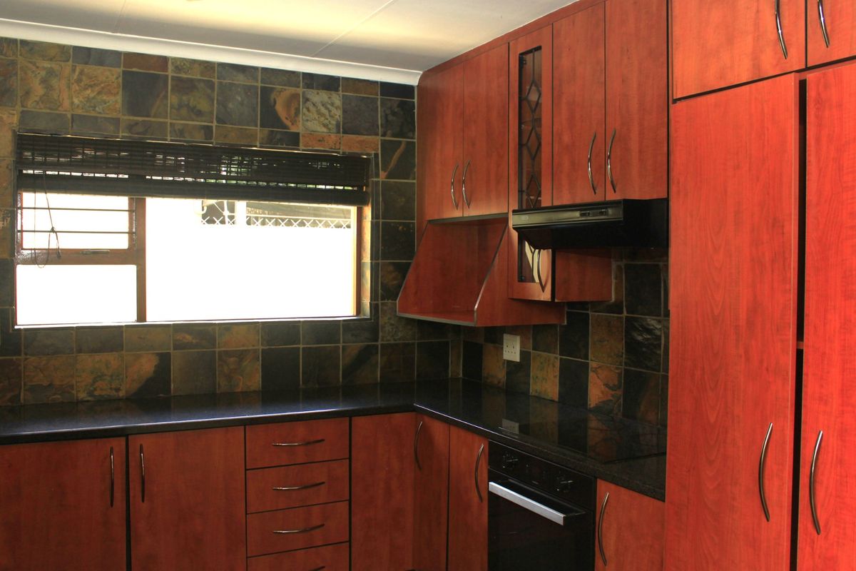 House To Rent in North Riding - Photo 5