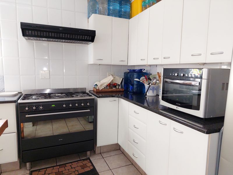 House For Sale in Zwartkop - Photo 7