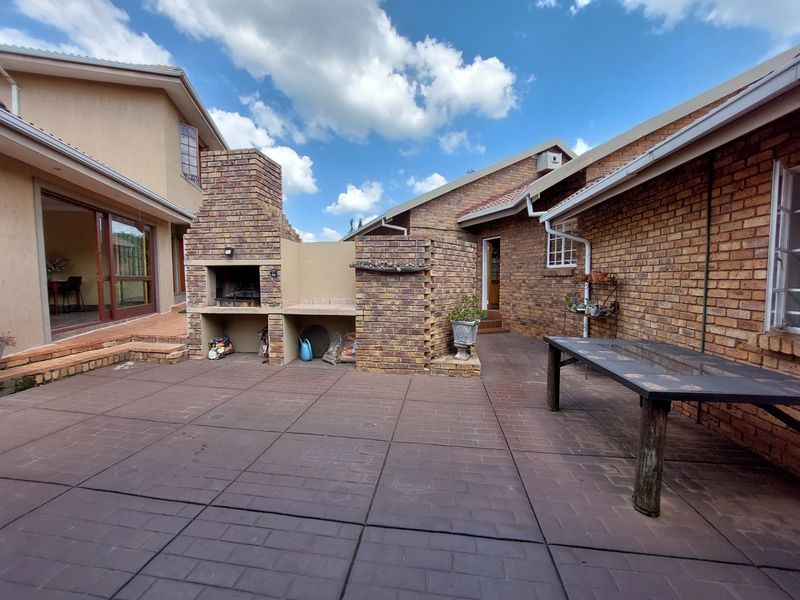 House For Sale in Zwartkop - Photo 3