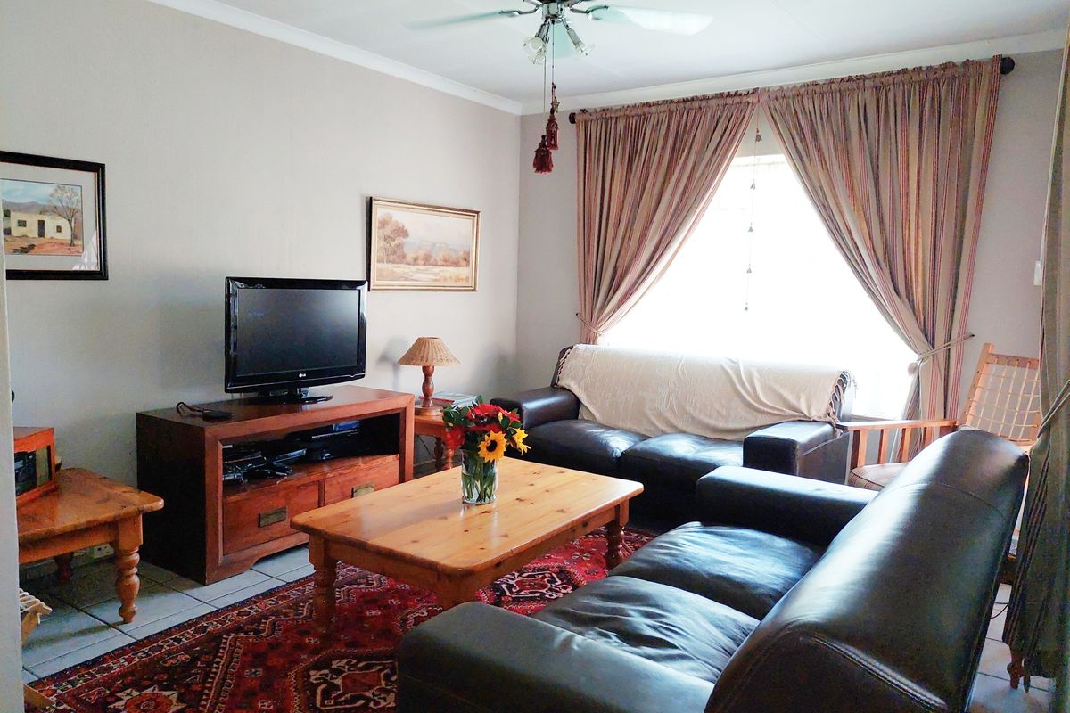 House For Sale in Zwartkop - Photo 4