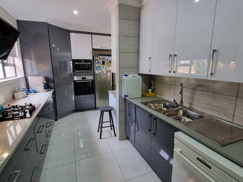 House For Sale in Magalieskruin - Photo 7