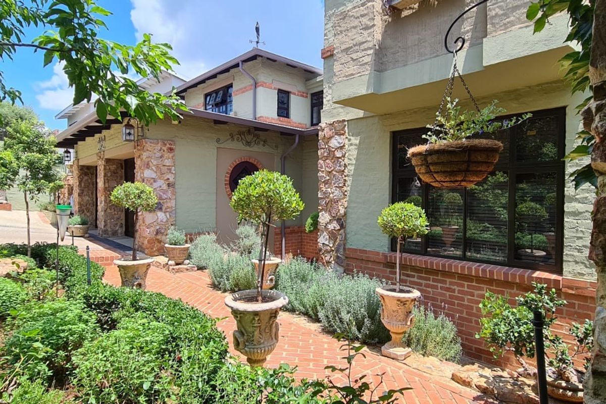 House For Sale in Rietondale - Photo 2