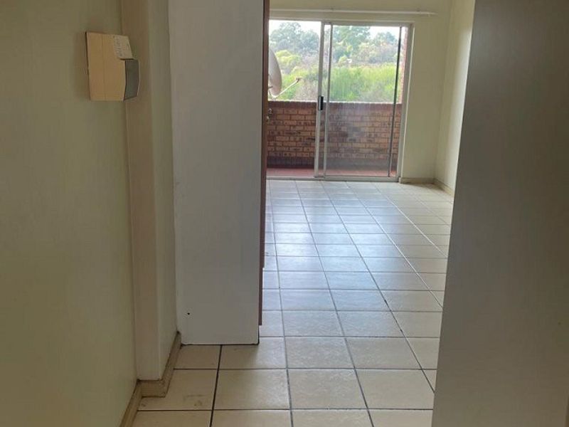 Apartment For Sale in Zwartkop - Photo 2