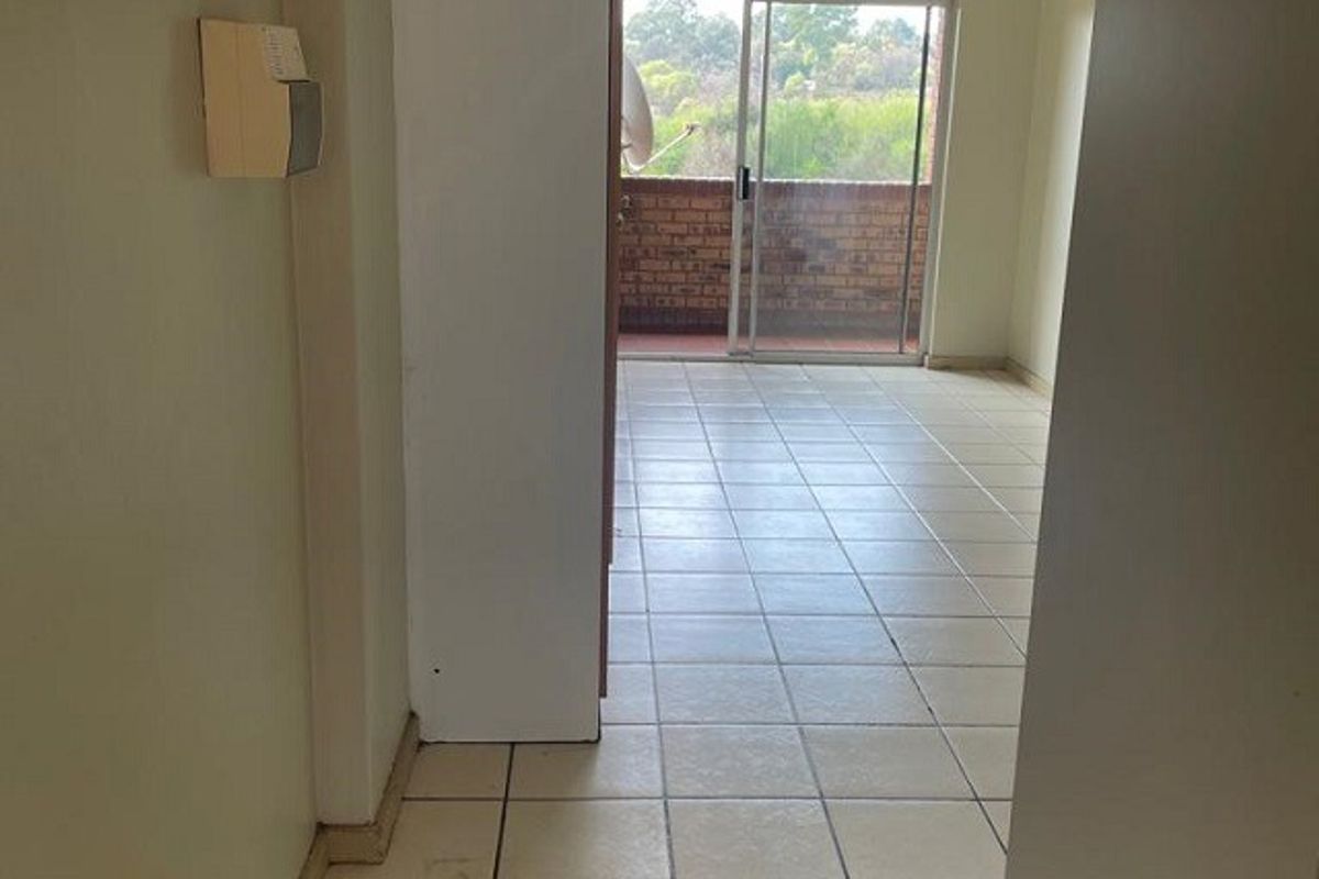 Apartment For Sale in Zwartkop - Photo 2