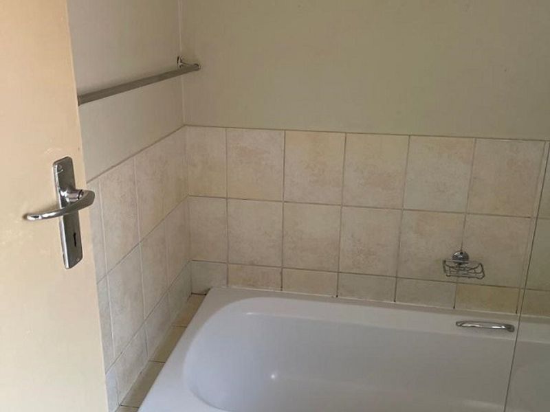 Apartment For Sale in Zwartkop - Photo 8